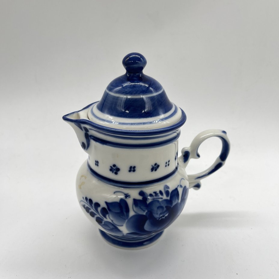 Молочник с крышкой  с расписным цветочным декором (крышка в подборе), авт. Рогов, исп. Булычева