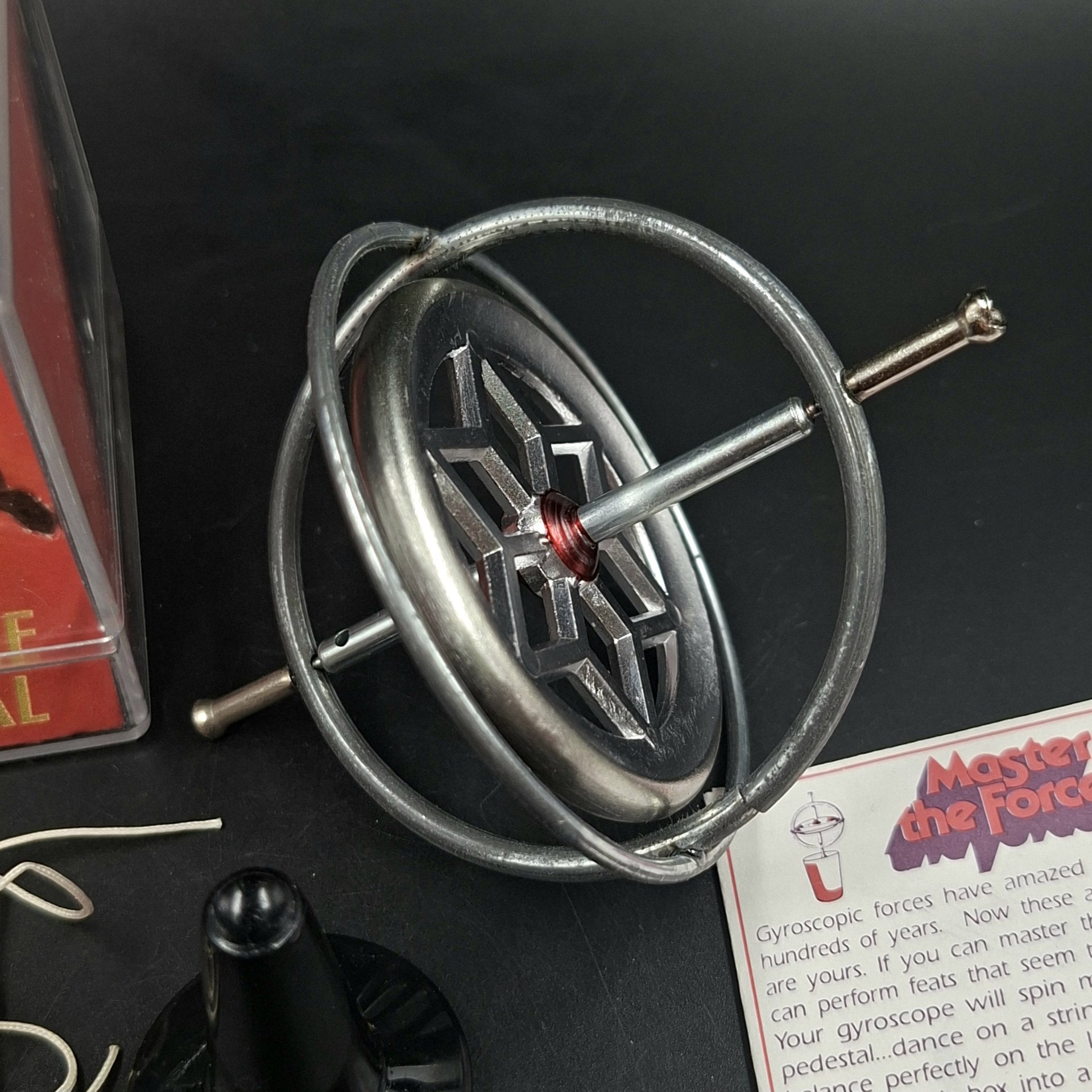 Гироскоп винтажный "Master The Forces", металл, пластик, США, 1980-2000 гг.