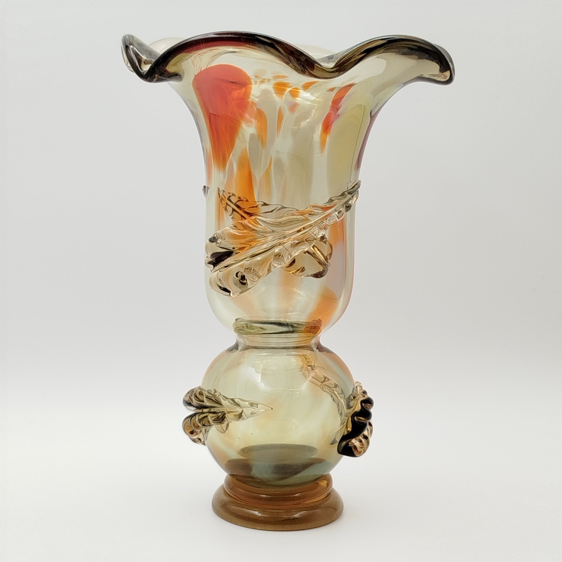 Ваза разноцветных оттенков с лепным растительным декором, стекло, гутная техника, СССР, 1960-1980 гг.