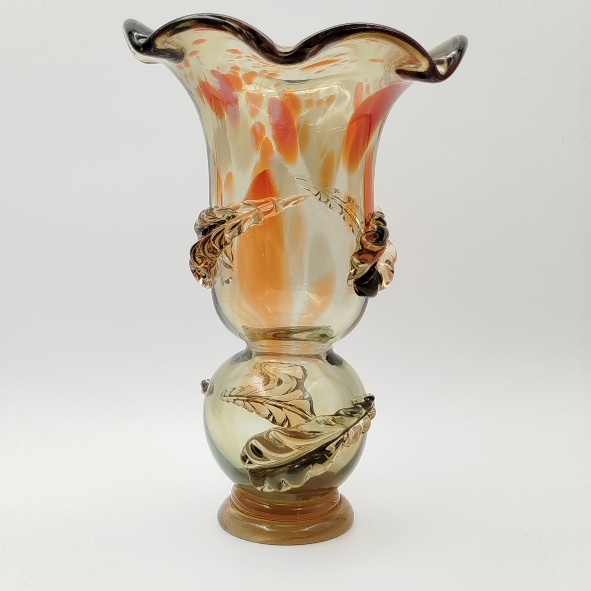 Ваза разноцветных оттенков с лепным растительным декором, стекло, гутная техника, СССР, 1960-1980 гг.