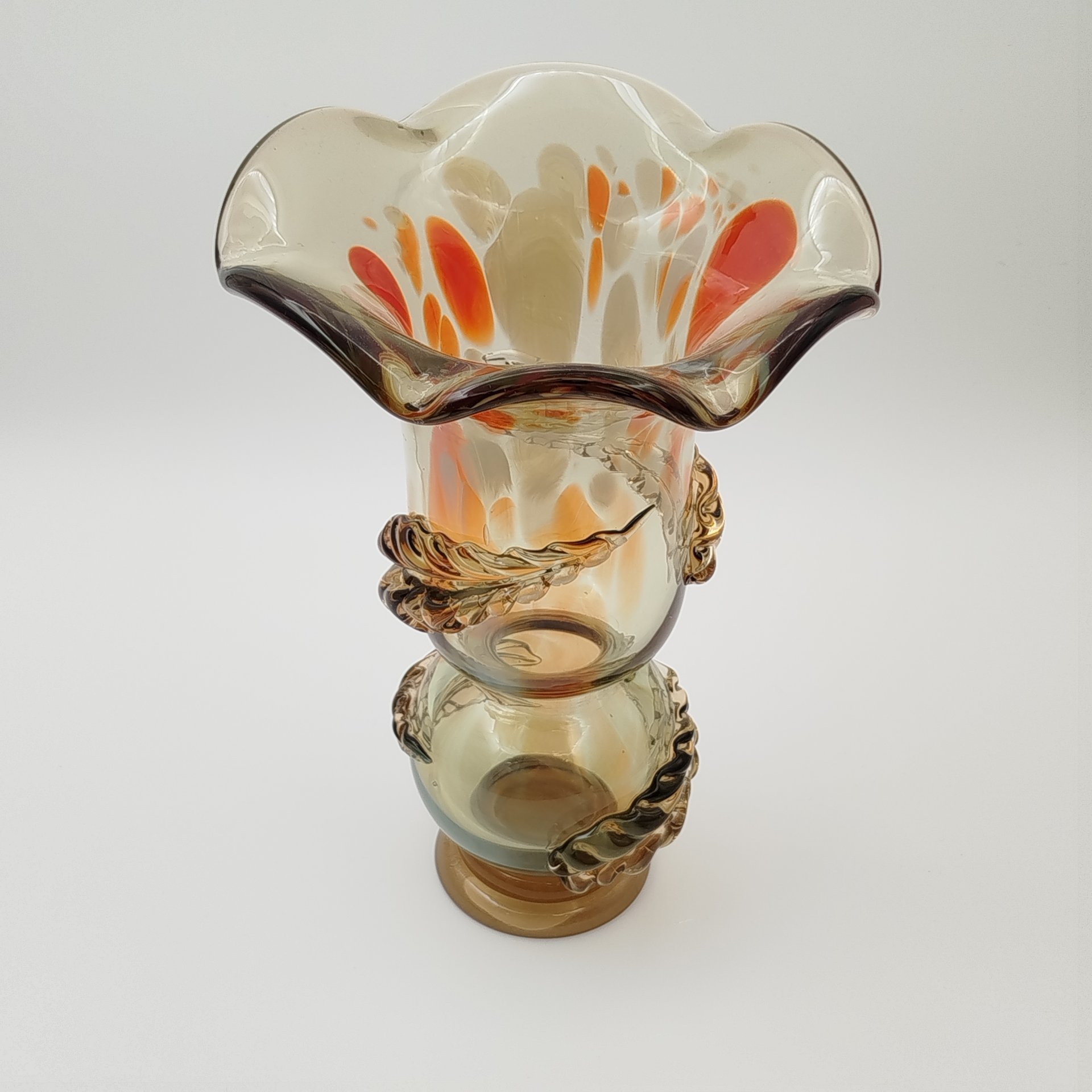 Ваза разноцветных оттенков с лепным растительным декором, стекло, гутная техника, СССР, 1960-1980 гг.