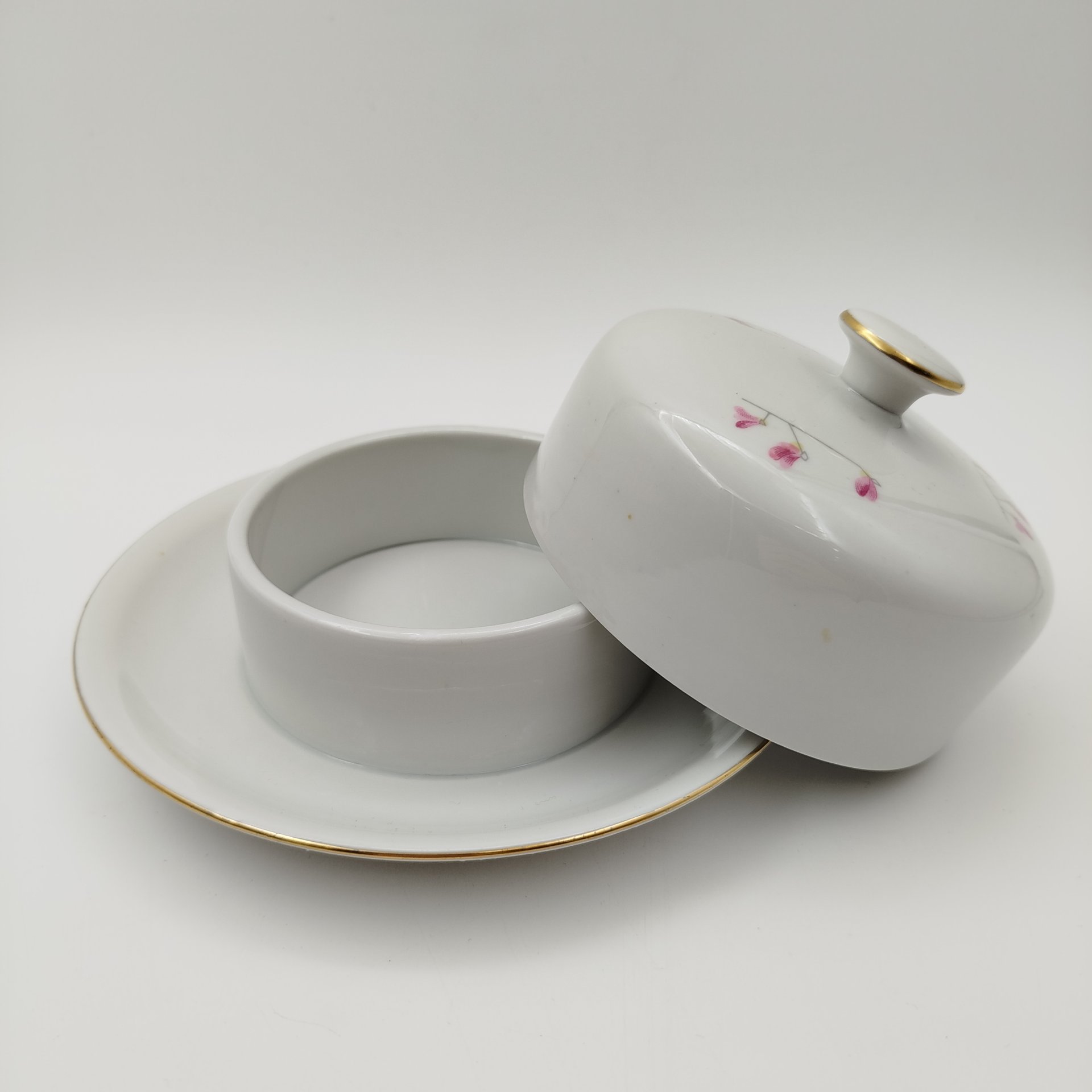 Масленка, украшенная изображением полевых цветов, Porzellanwerke Könitz (OPK)