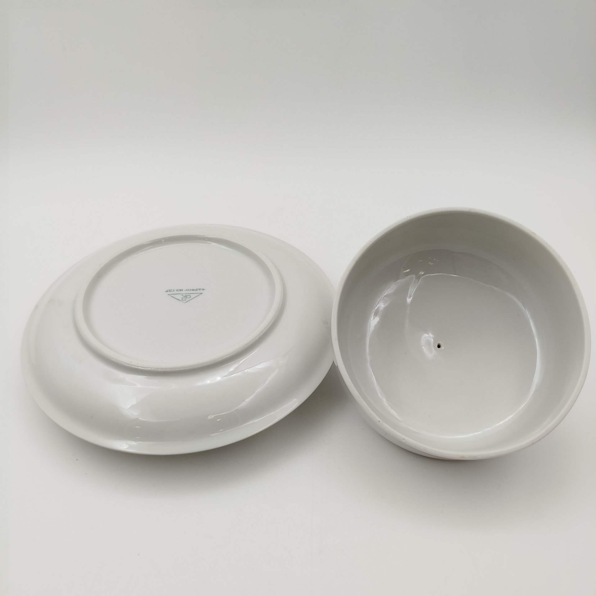 Масленка, украшенная изображением полевых цветов, Porzellanwerke Könitz (OPK)