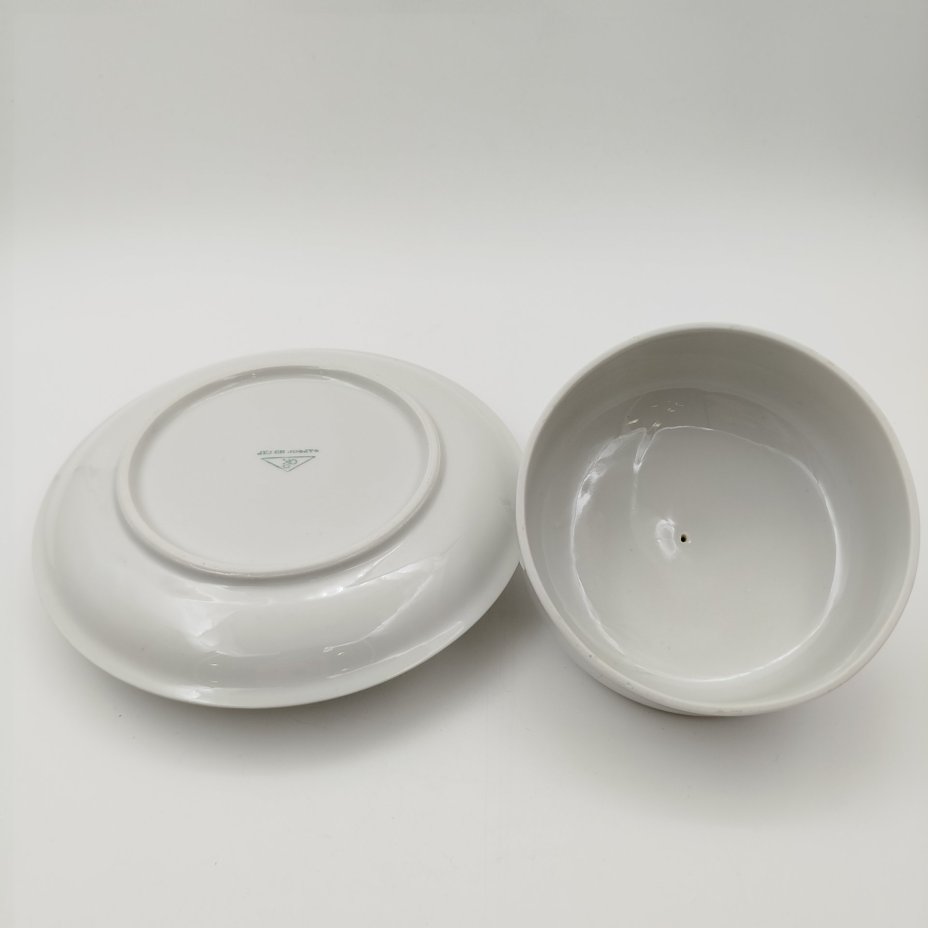 Масленка, украшенная изображением полевых цветов, Porzellanwerke Könitz (OPK)