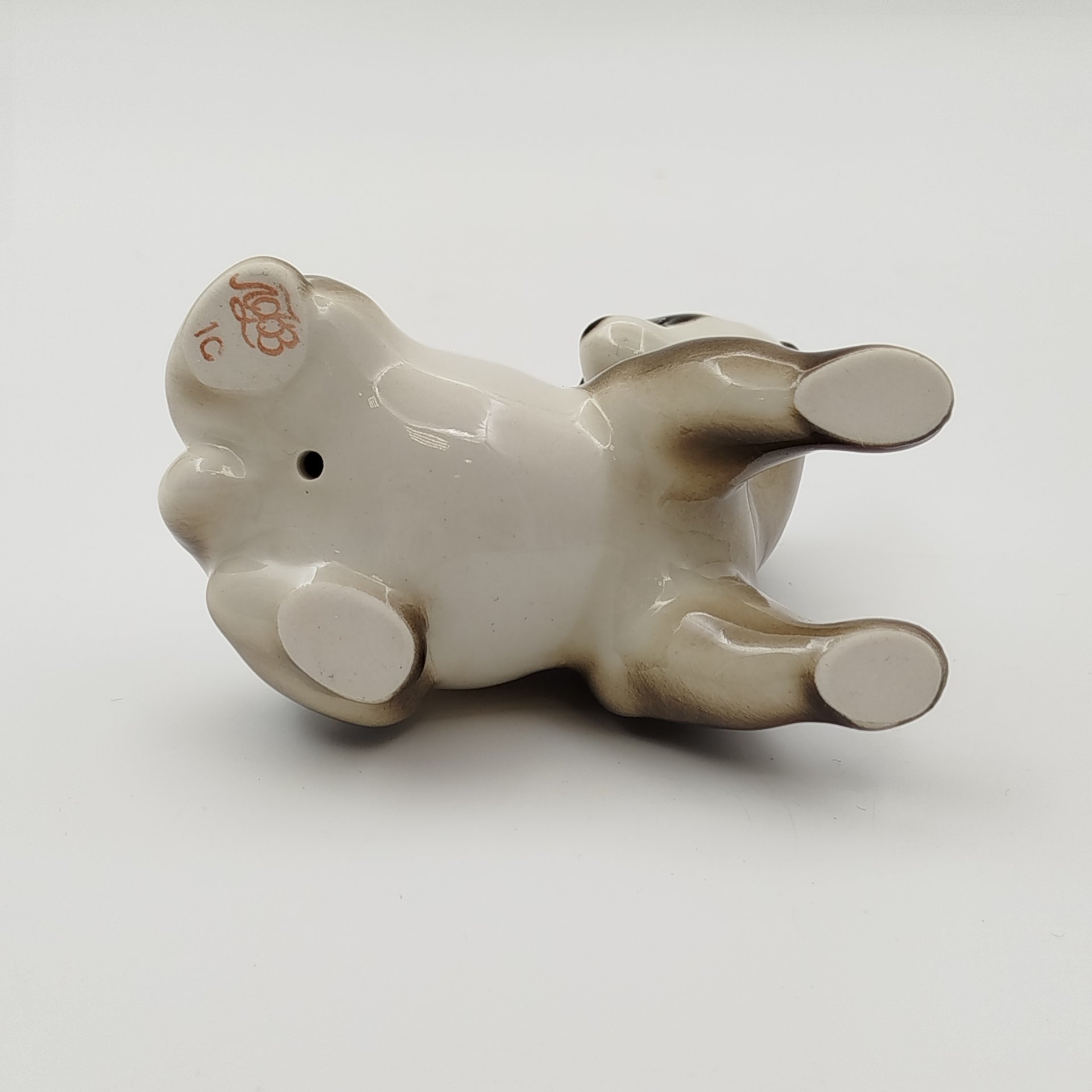 Статуэтка "Панда", автор П.П. Веселов, фарфор, роспись, Ленинградский фарфоровый завод (ЛФЗ), СССР, 1970-1980 гг.
