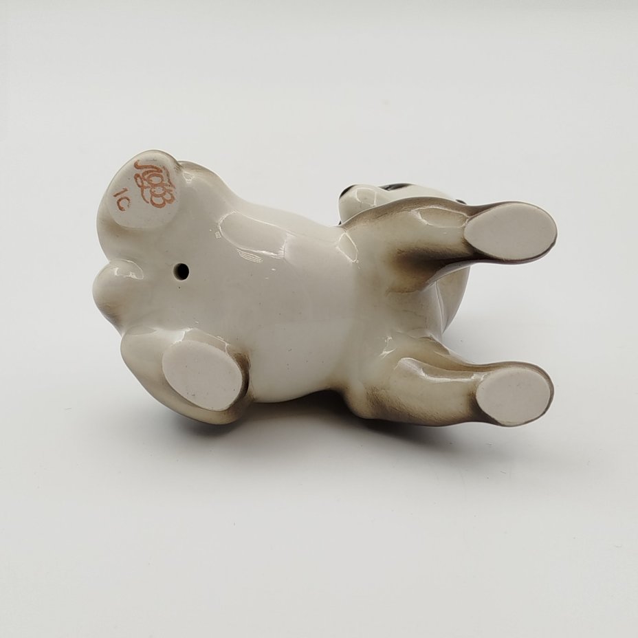 Статуэтка "Панда", автор П.П. Веселов, фарфор, роспись, Ленинградский фарфоровый завод (ЛФЗ), СССР, 1970-1980 гг.