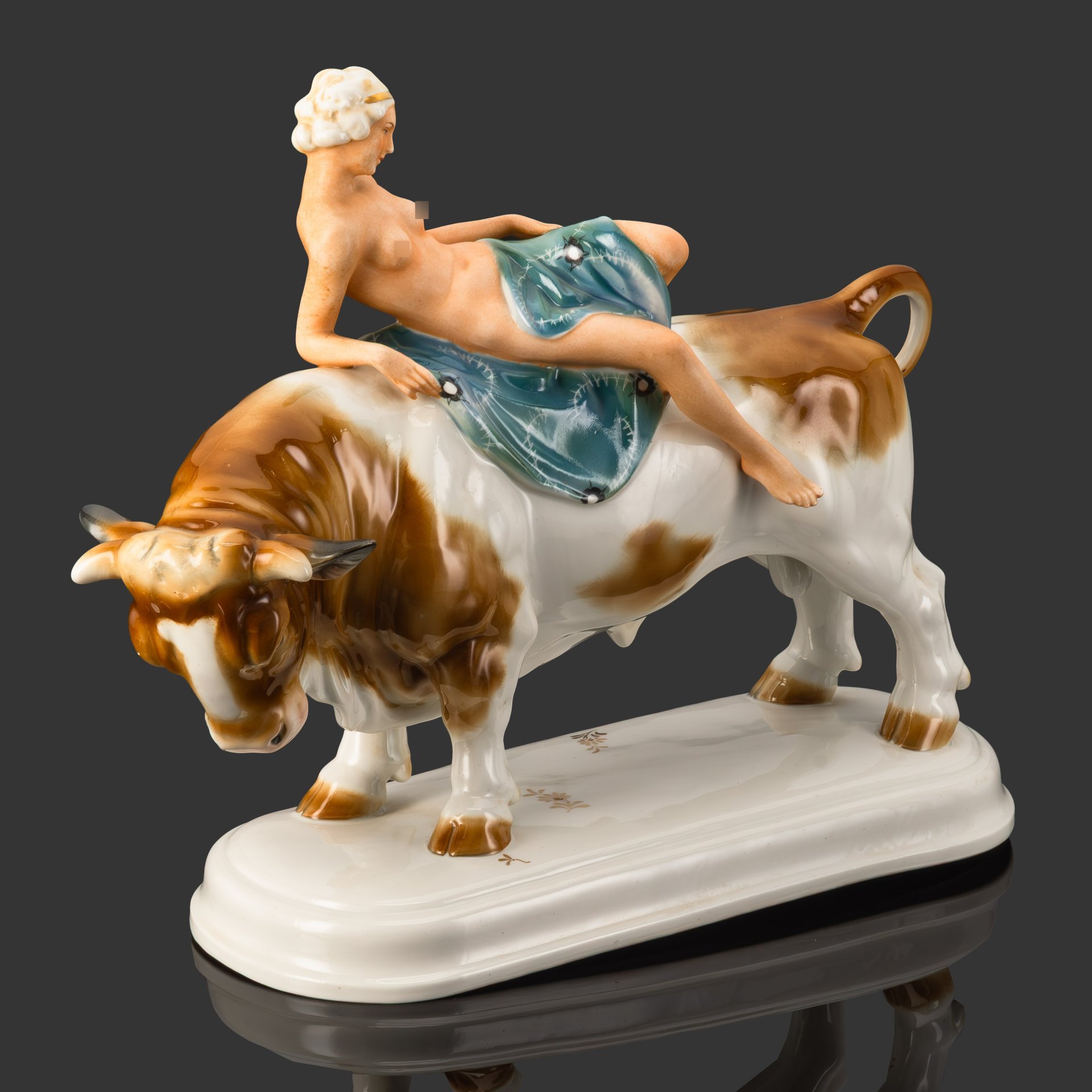 Статуэтка "Похищение Европы", фарфор, роспись, золочение, Unterweissbach Werkstätten (Унтервайсбах), Германия, 1940-1958 гг.