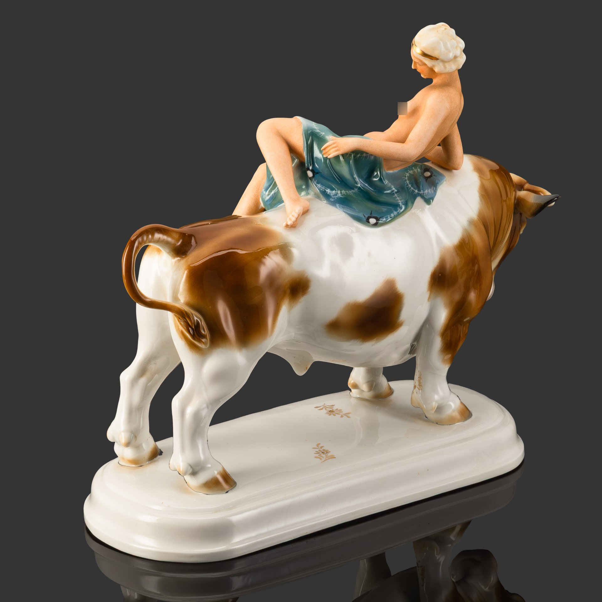 Статуэтка "Похищение Европы", фарфор, роспись, золочение, Unterweissbach Werkstätten (Унтервайсбах), Германия, 1940-1958 гг.