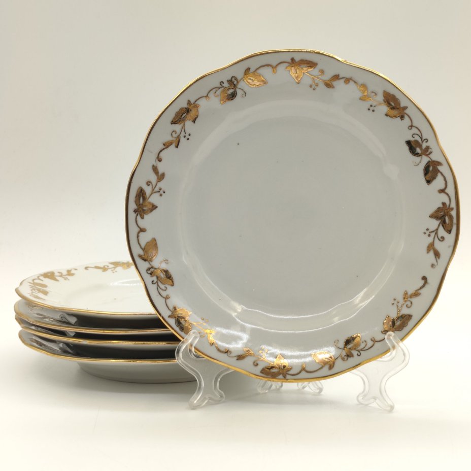 Набор из 5-ти десертных тарелок с растительным декором, фарфор, золочение, Барановский фарфоровый завод, СССР, 1970-1991 гг.