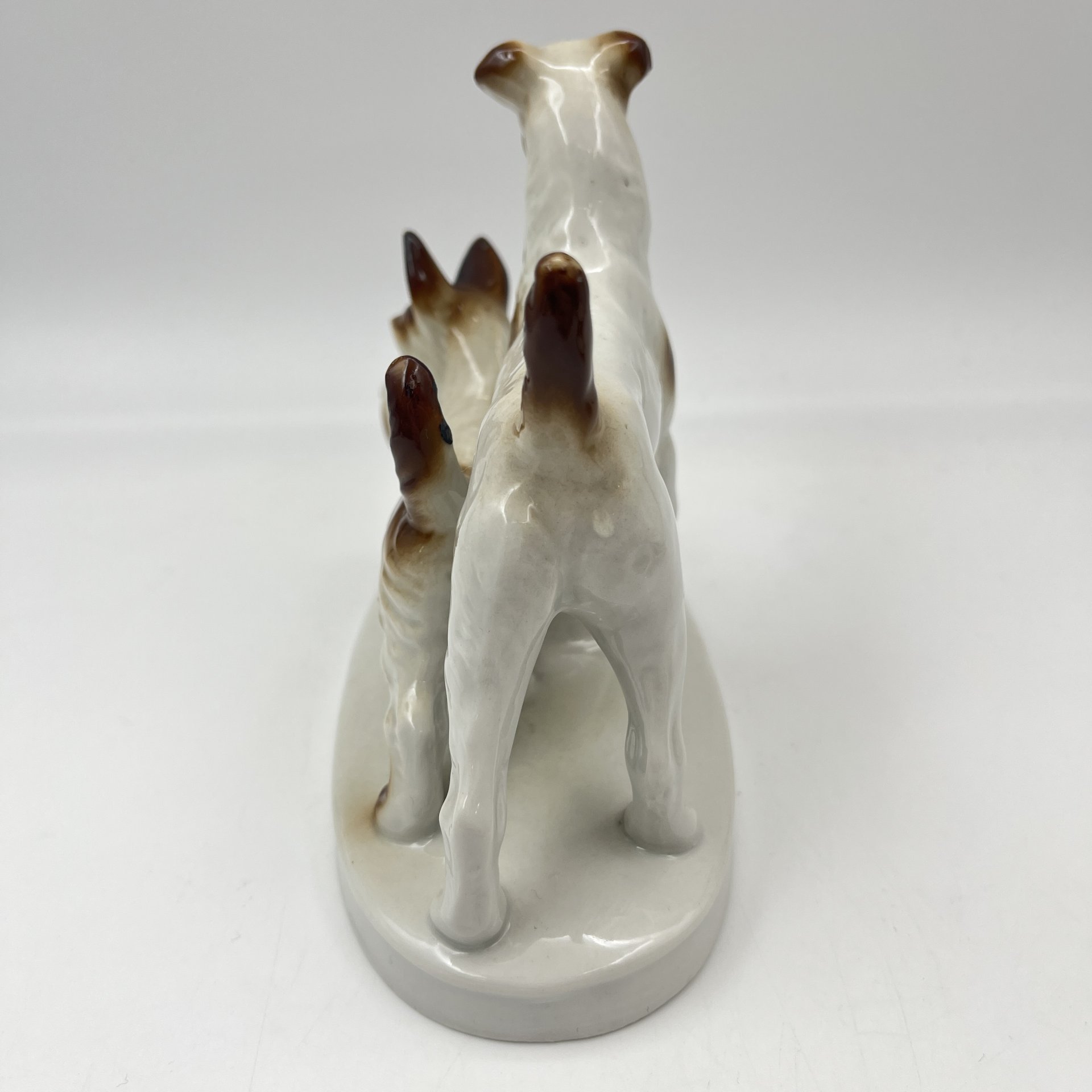 Статуэтка "Две собаки" (скотчтерьер и эрдельтерьер), фарфор, роспись, Carl Scheidig, Gräfenthal, Германия, 1935-1972 гг.