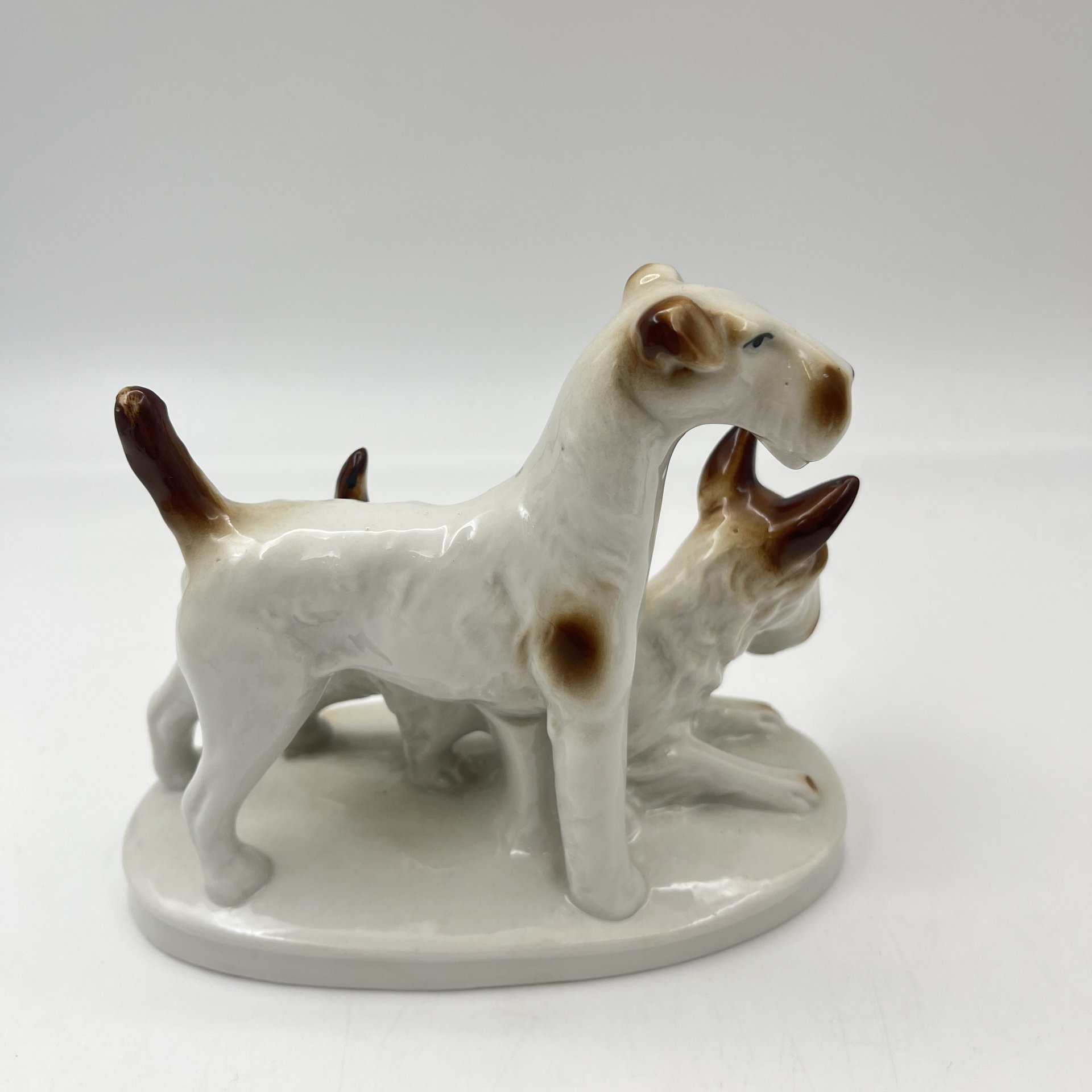 Статуэтка "Две собаки" (скотчтерьер и эрдельтерьер), фарфор, роспись, Carl Scheidig, Gräfenthal, Германия, 1935-1972 гг.