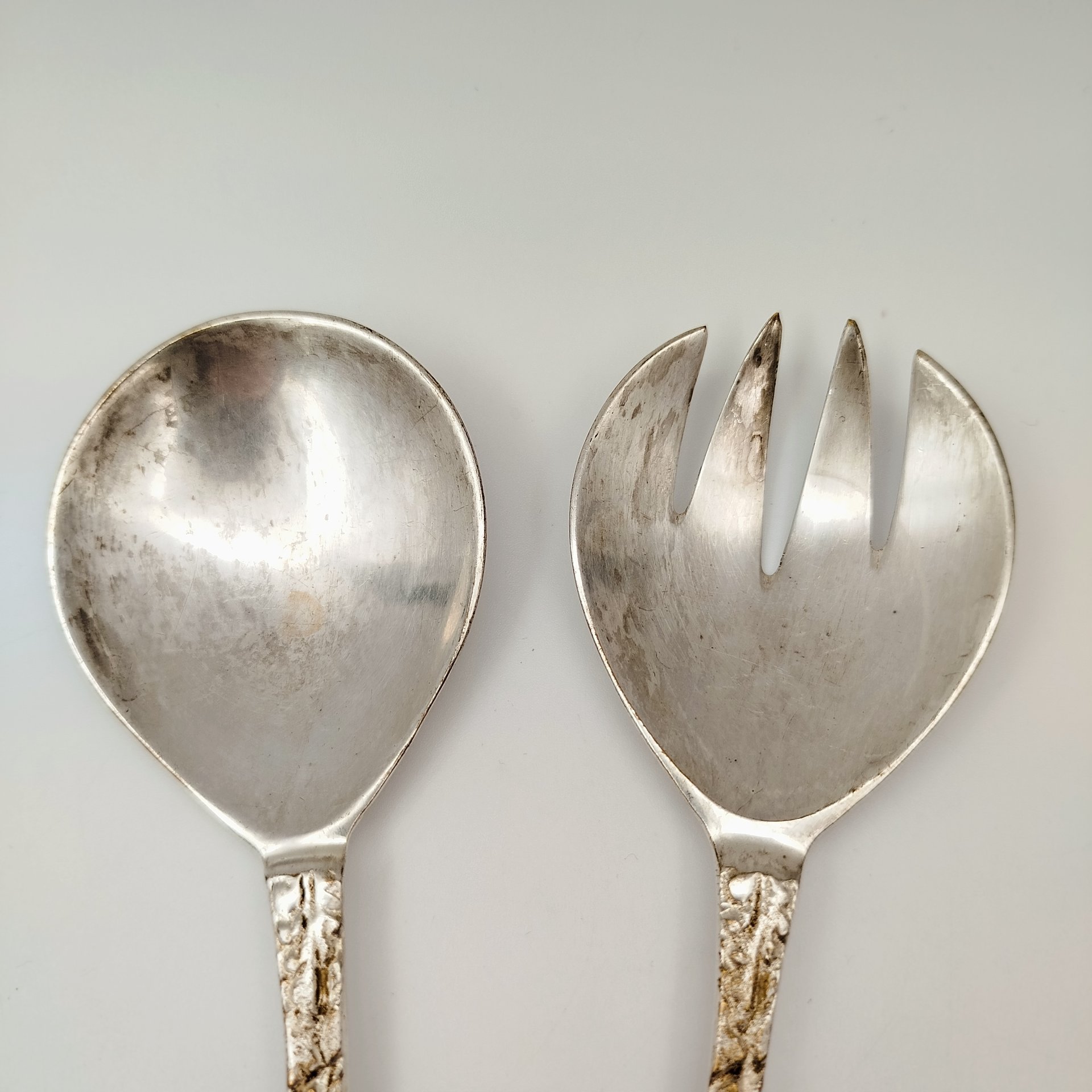 Набор для салата (ложка и вилка), украшенный растительным декором