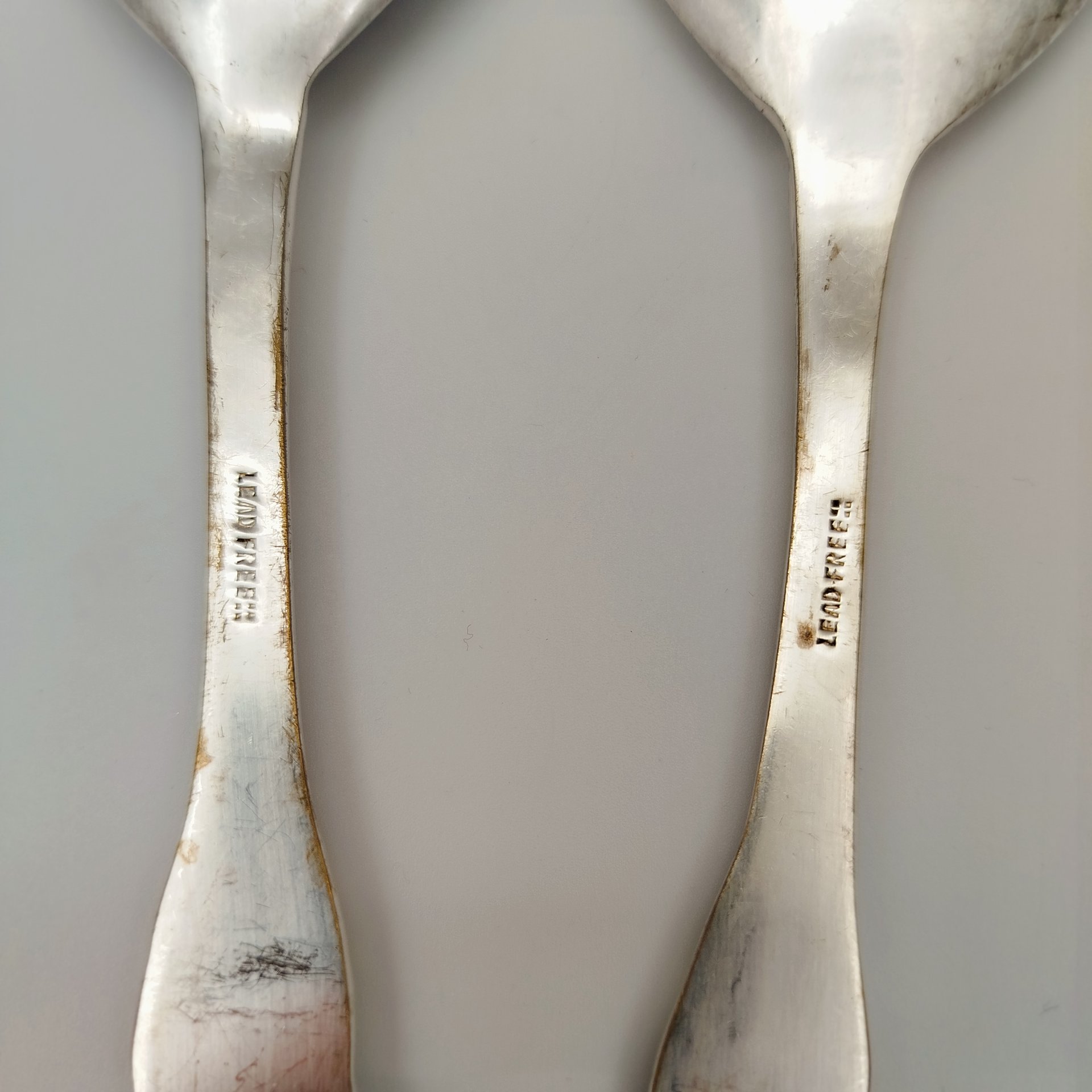 Набор для салата (ложка и вилка), украшенный растительным декором