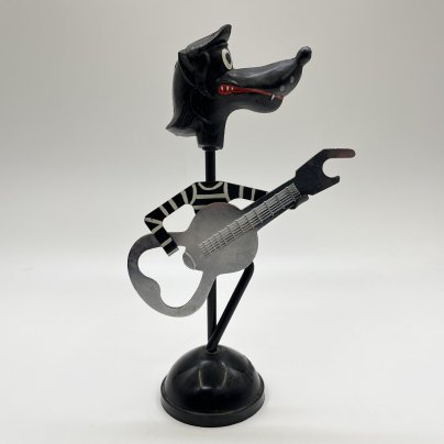 Открывалка "Волк с гитарой. Ну, погоди!", металл, пластмасса, роспись, СССР, 1970-1990 гг.