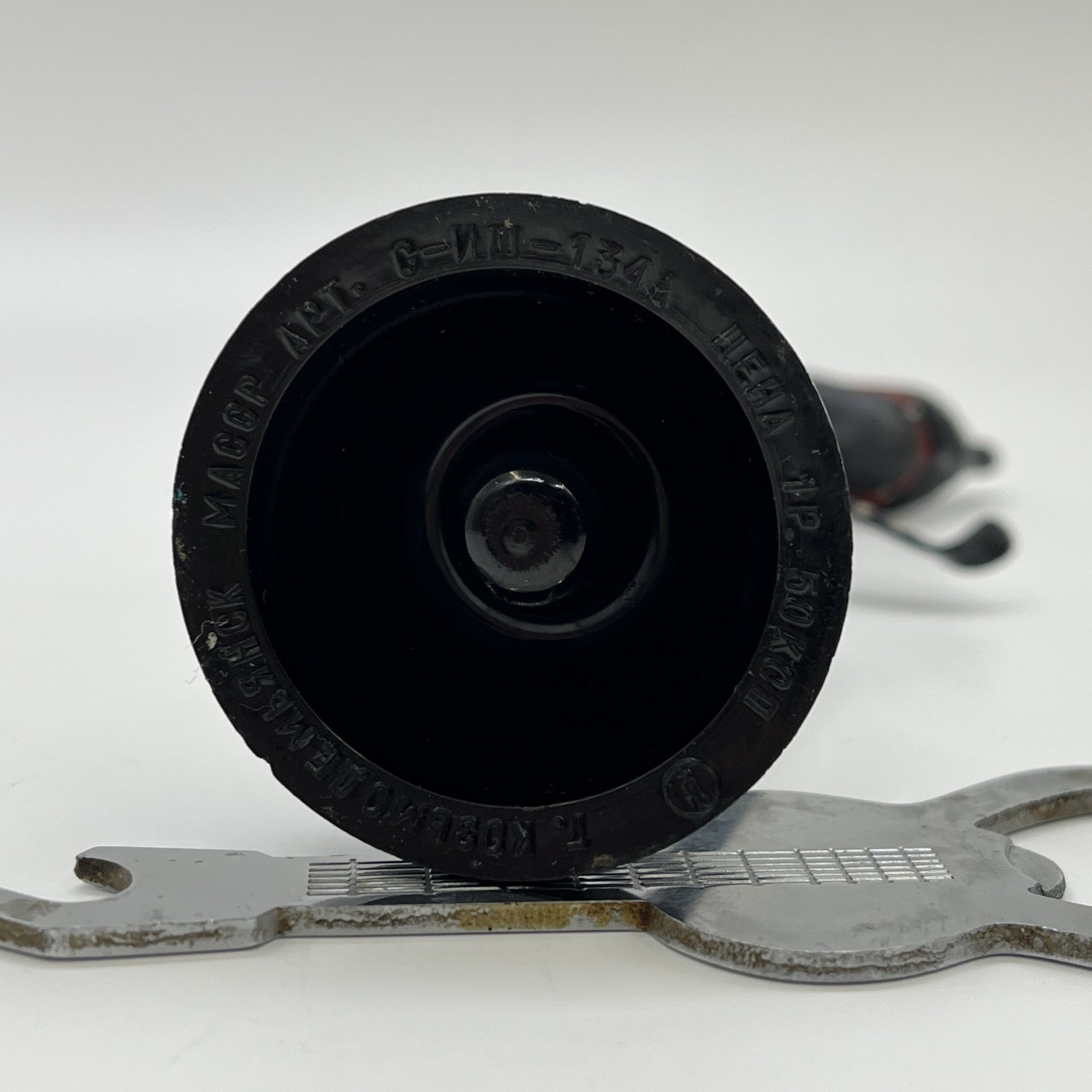 Открывалка "Волк с гитарой. Ну, погоди!", металл, пластмасса, роспись, СССР, 1970-1990 гг.