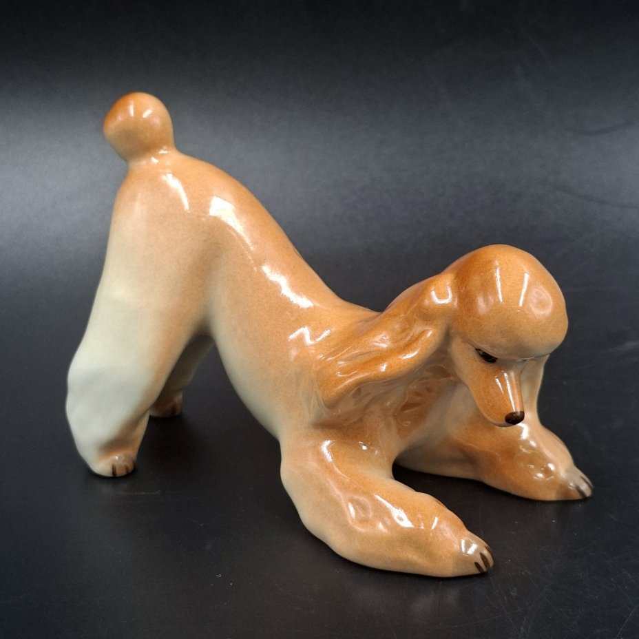 Статуэтка "Пудель", скульптор Т.С. Линчевская, фарфор, аэрография, Ленинградский фарфоровый завод (ЛФЗ), Российская Федерация, 2006-2020 гг.