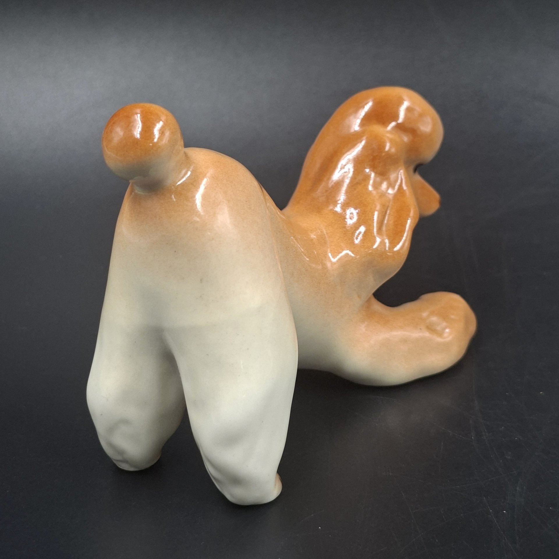 Статуэтка "Пудель", скульптор Т.С. Линчевская, фарфор, аэрография, Ленинградский фарфоровый завод (ЛФЗ), Российская Федерация, 2006-2020 гг.