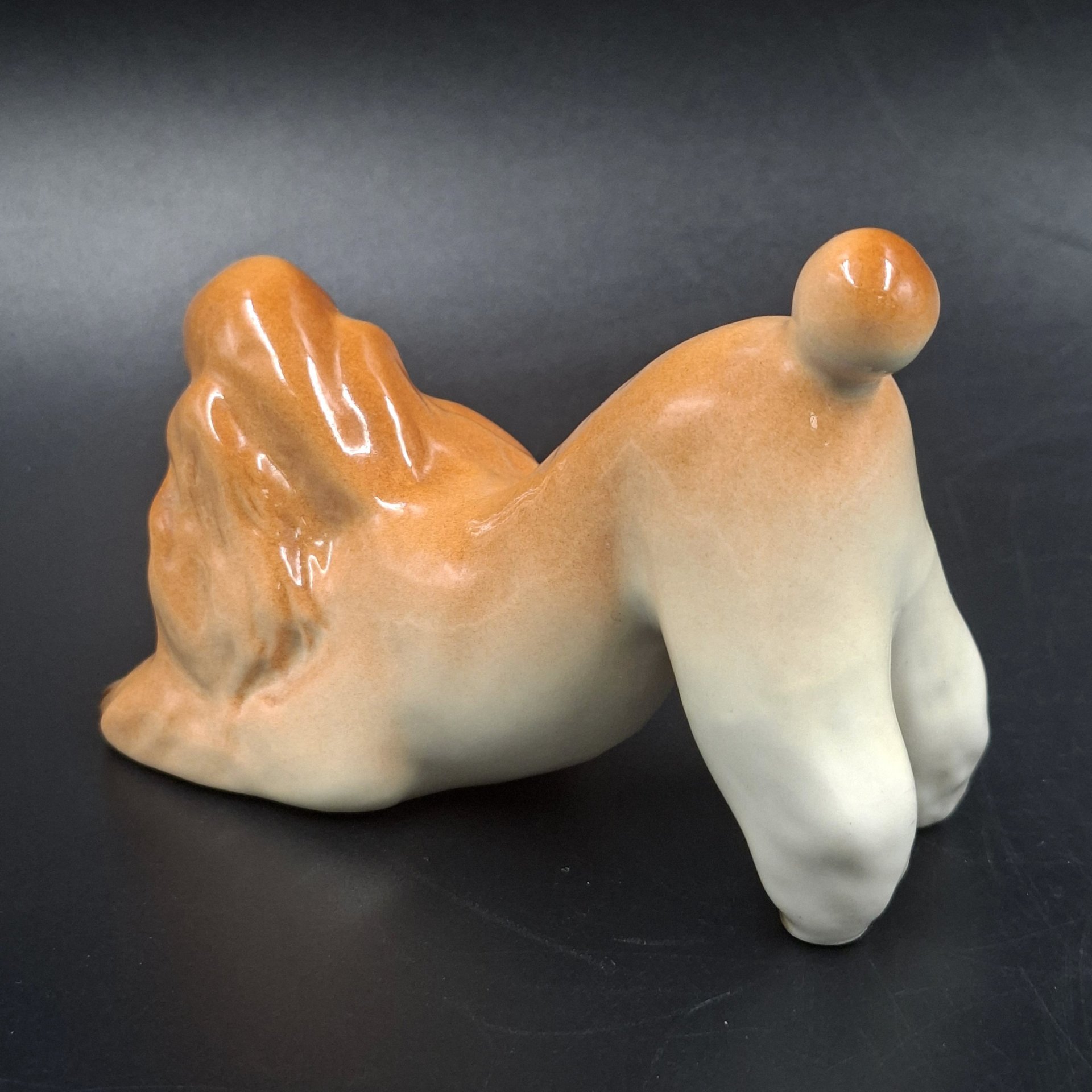 Статуэтка "Пудель", скульптор Т.С. Линчевская, фарфор, аэрография, Ленинградский фарфоровый завод (ЛФЗ), Российская Федерация, 2006-2020 гг.