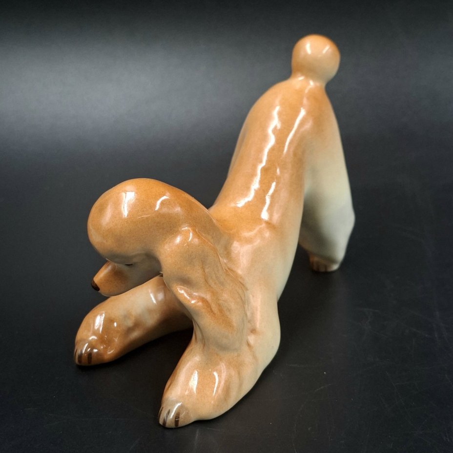 Статуэтка "Пудель", скульптор Т.С. Линчевская, фарфор, аэрография, Ленинградский фарфоровый завод (ЛФЗ), Российская Федерация, 2006-2020 гг.