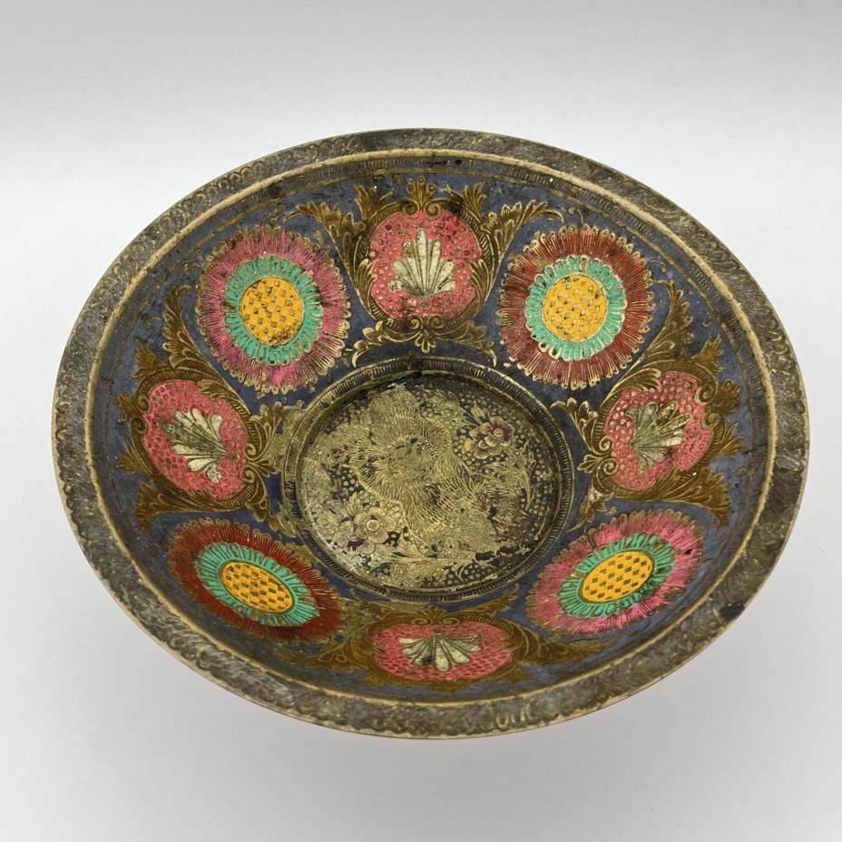 Конфетница "Олимпийский мишка", украшенная растительным орнаментом в восточном стиле