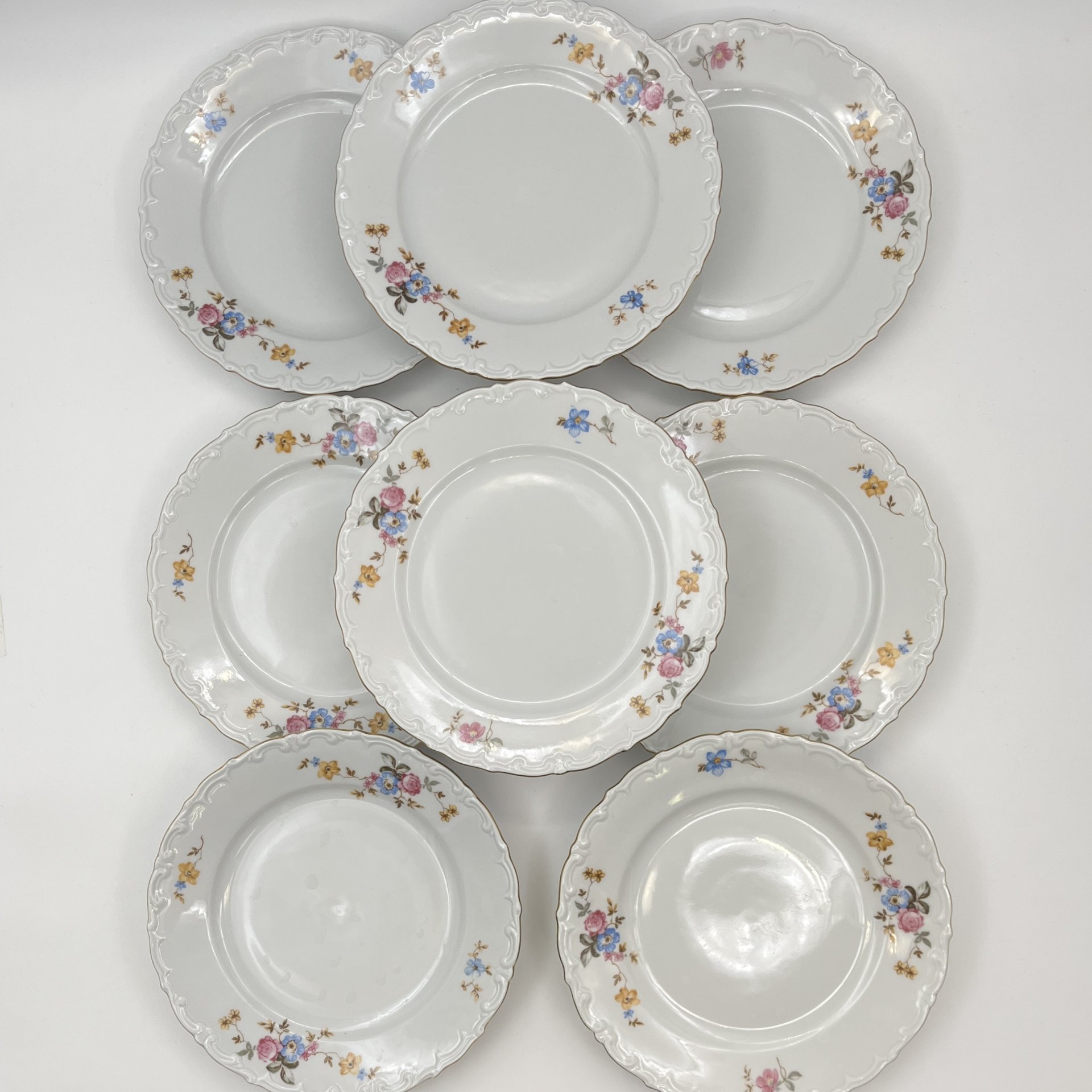 Набор пирожковых (закусочных) тарелок с цветочным и рельефным декором на 8 персон