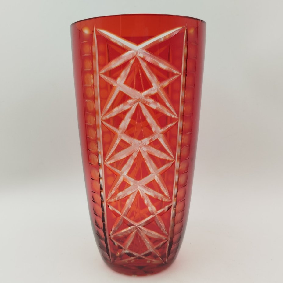 Ваза, украшенная геометрическим декором, стекло, алмазная грань, СССР, 1960-1980 гг.