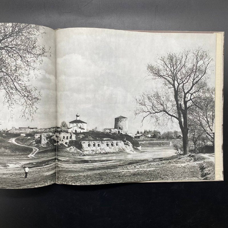 Альбом "Псков. Памятники древнерусского зодчества", Б. С. Скобельцин, Издательство «Искусство»