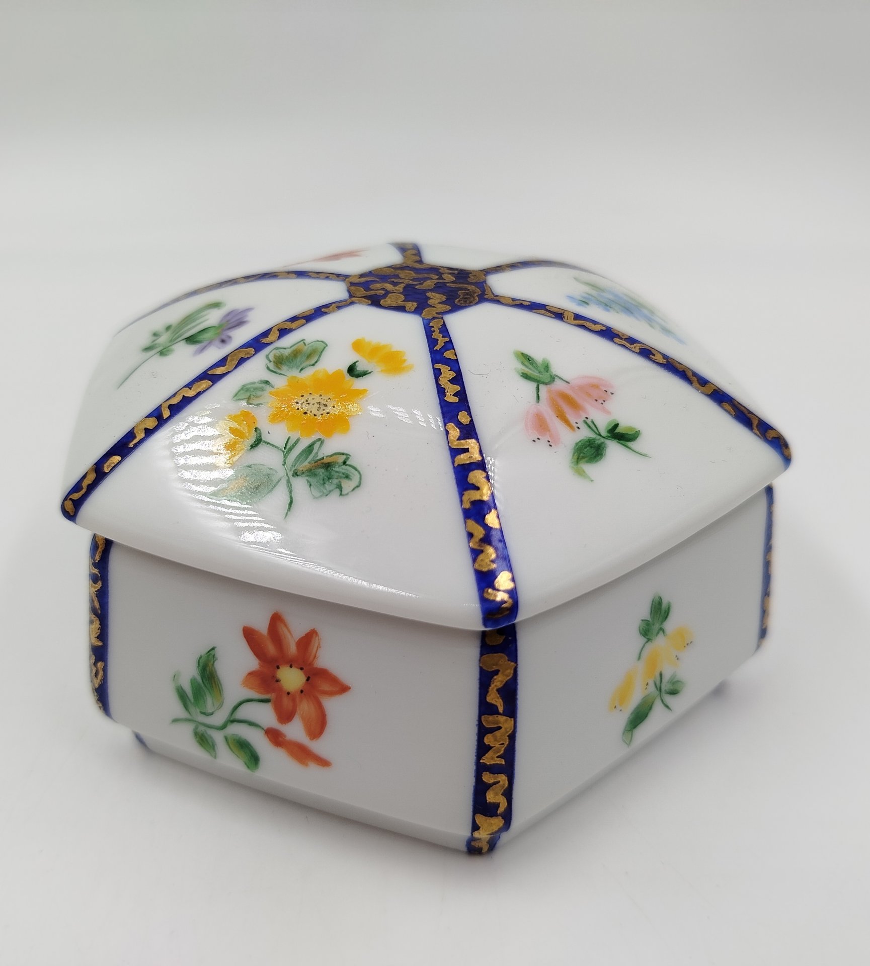 Шкатулка с изображением мейсенского букета, Porcelaine d’Art – Exclusivité R. Leclair, Limoges