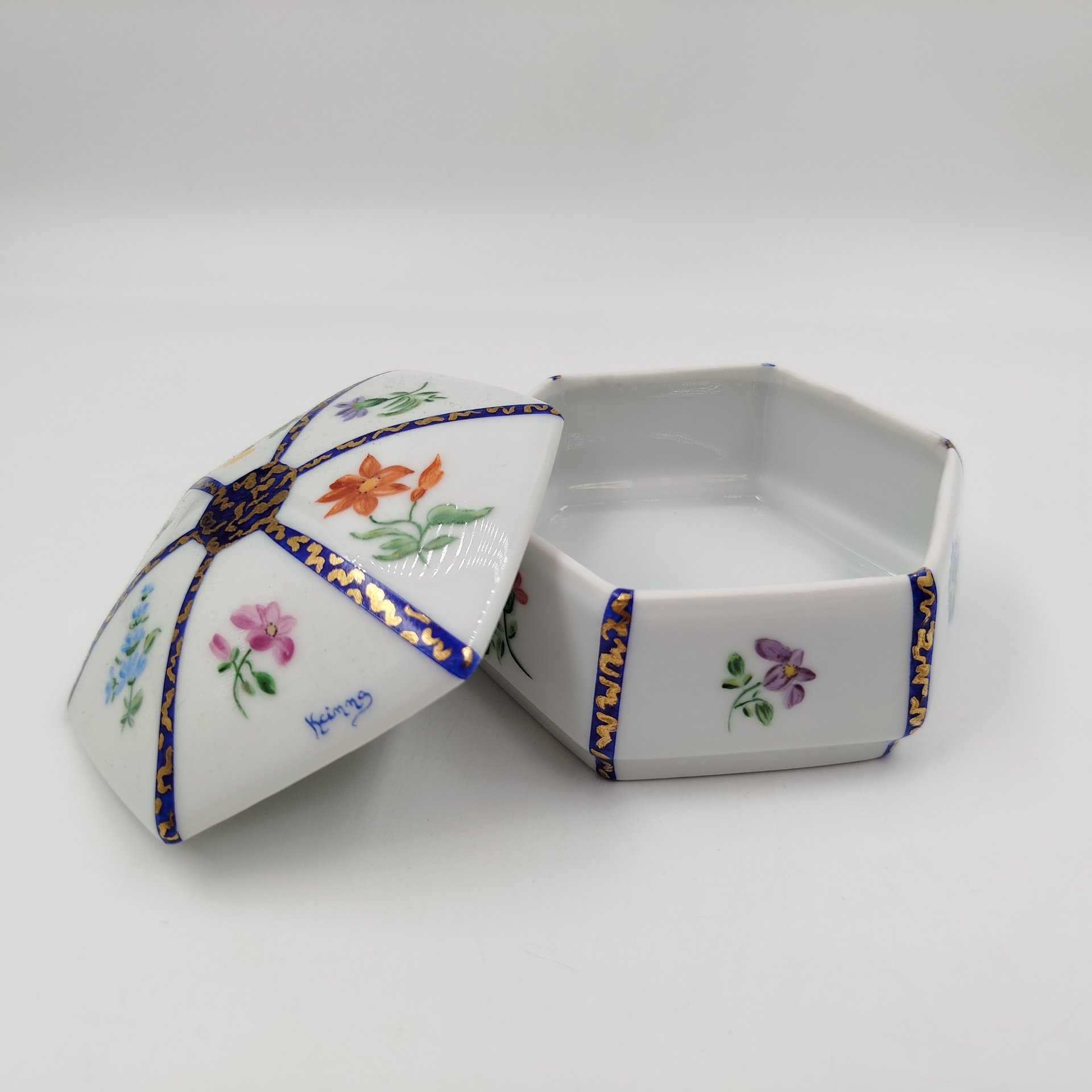 Шкатулка с изображением мейсенского букета, Porcelaine d’Art – Exclusivité R. Leclair, Limoges