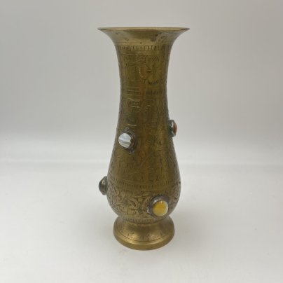 Ваза с растительным декором в восточном стиле и вставками из поделочных камней, латунь, гравировка, Индия, 1970-1990 гг.