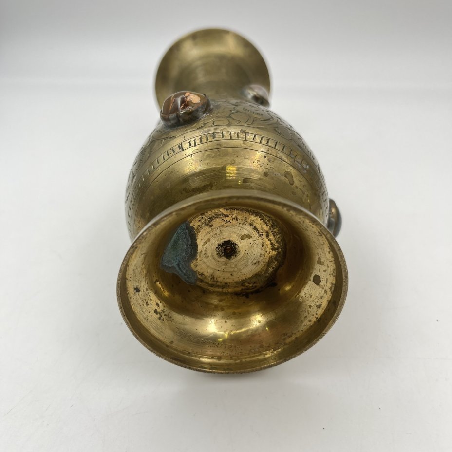 Ваза с растительным декором в восточном стиле и вставками из поделочных камней