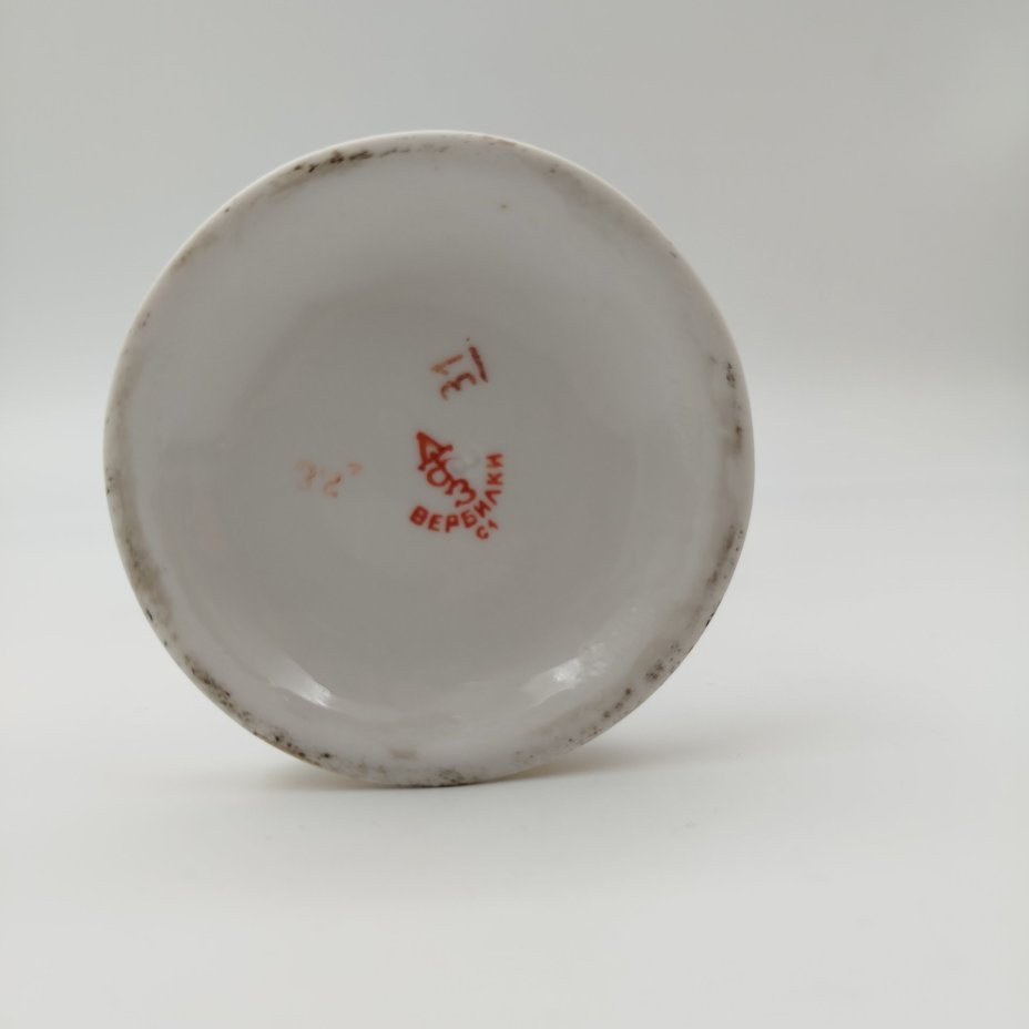 Статуэтка "Балерина с цветком", скульптор О. С. Артамонова, фарфор, роспись, люстр, золочение, Дмитровский фарфоровый завод (ДФЗ Вербилки), СССР, 1954-1965 гг.