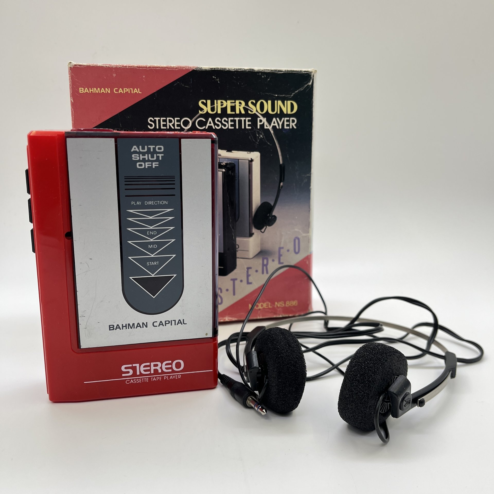 Кассетный плеер с наушниками, Bahman, модель NS 886, пластик, металл, картон, Китай, 1970-1990 гг.