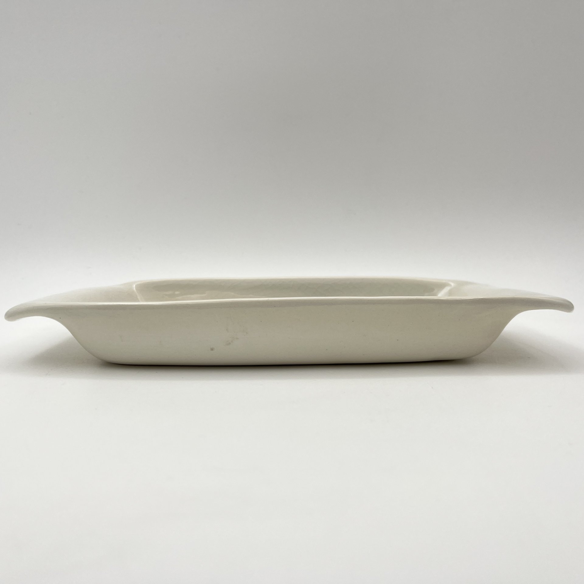 Лоток для мелочей, украшенный изображением автомобиля "Daimler 1886", фаянс, деколь, Западная Европа, 1950-1970 гг.