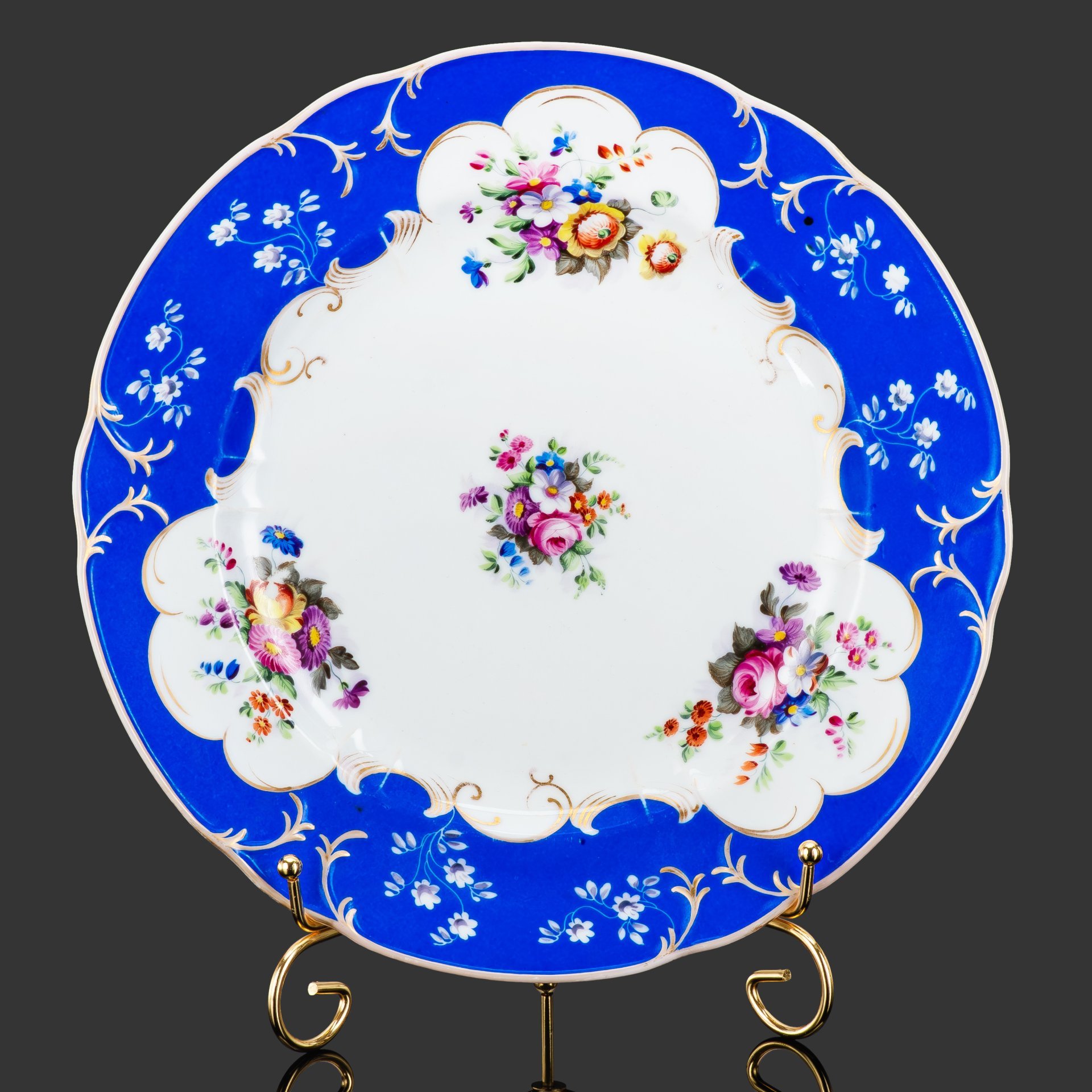 Тарелка обеденная из сервиза, фарфор, роспись, золочение, Фарфоровый завод А.Г. Попова, Российская империя, 1830-1860 гг.