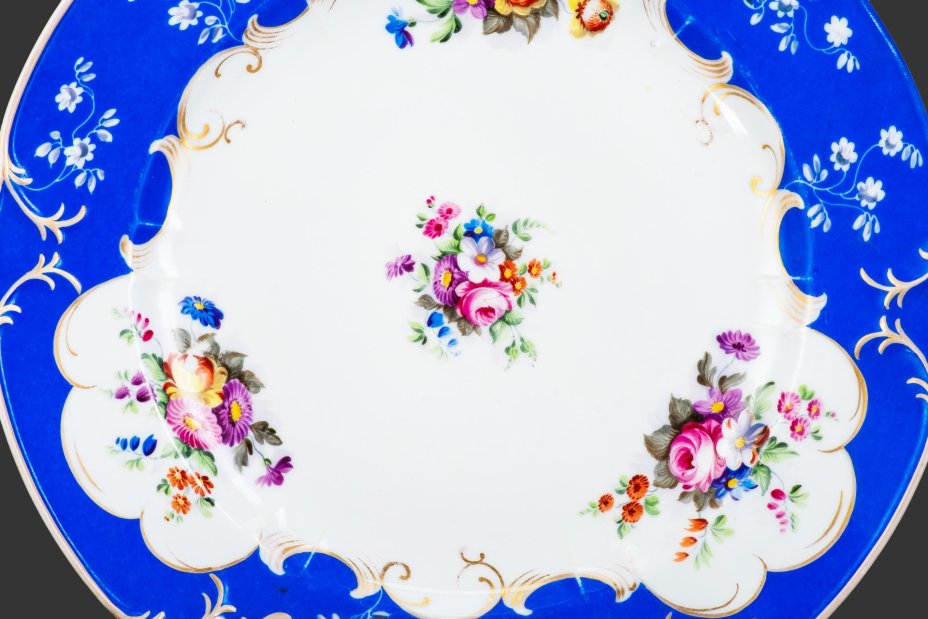 Тарелка обеденная из сервиза, фарфор, роспись, золочение, Фарфоровый завод А.Г. Попова, Российская империя, 1830-1860 гг.