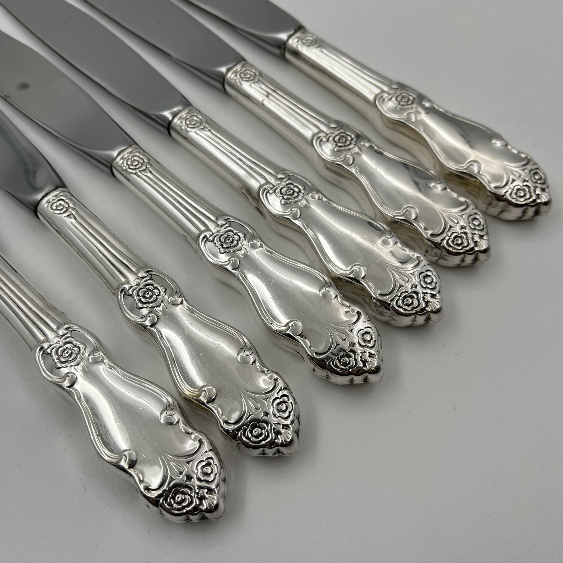 Набор из шести столовых ножей "Серебряная роза", мНЦ (медь-никель-цинк), сталь, Кольчугинский завод цветных металлов, СССР, 1970-1990 гг.