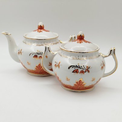 Чайник и сахарница из сервиза "Барбарис", автор Евгений Петрович Смирнов