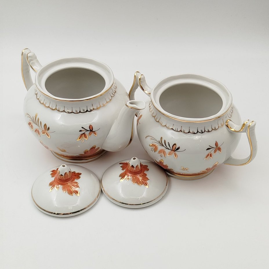 Чайник и сахарница из сервиза "Барбарис", автор Евгений Петрович Смирнов