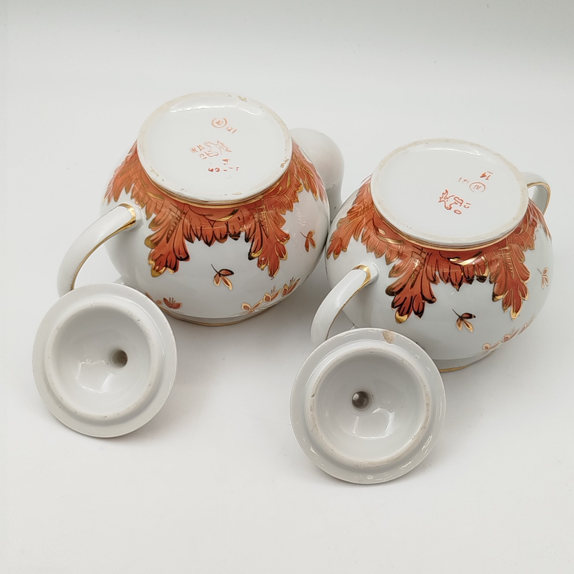 Чайник и сахарница из сервиза "Барбарис", автор Евгений Петрович Смирнов