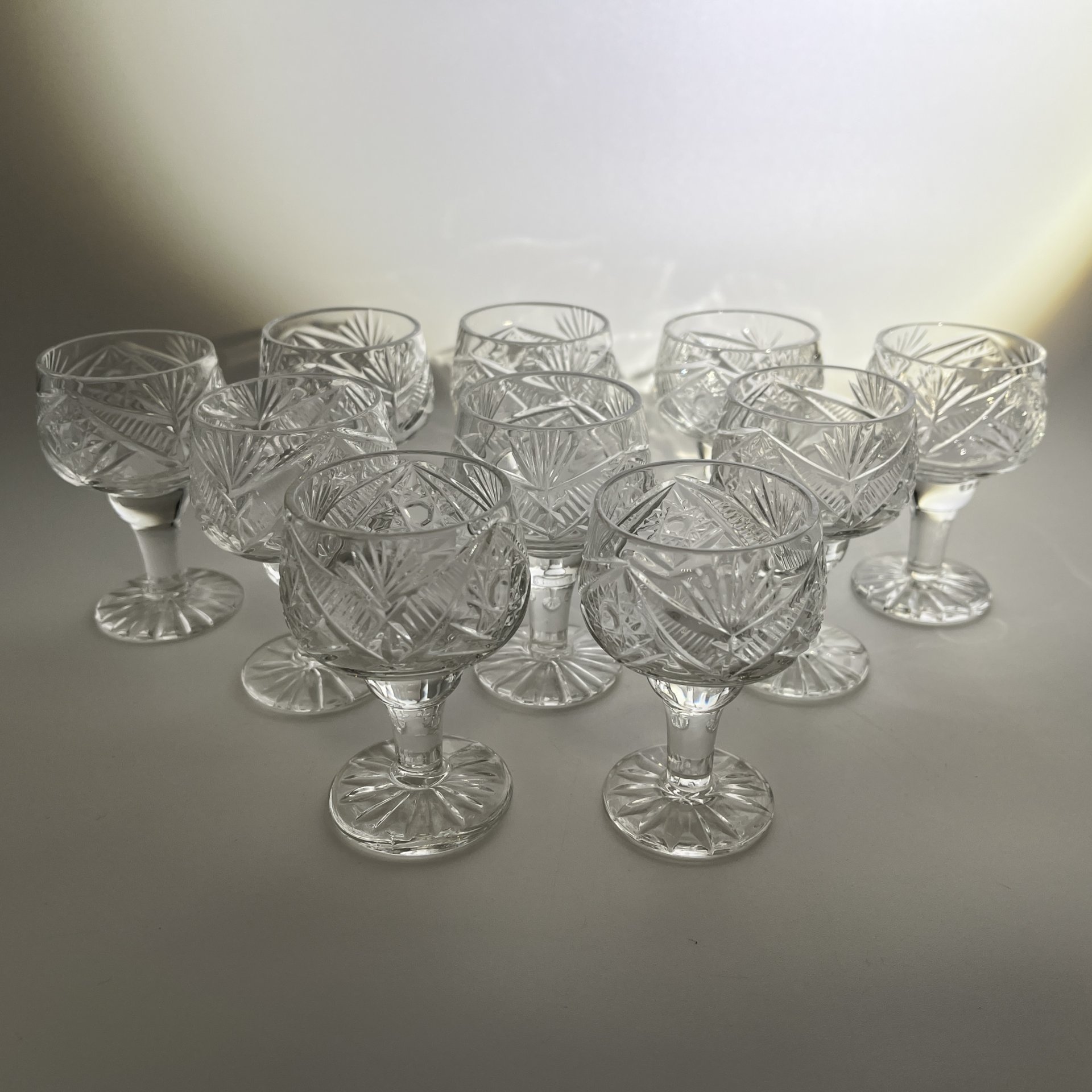 Набор рюмок с рельефным декором на 10 персон