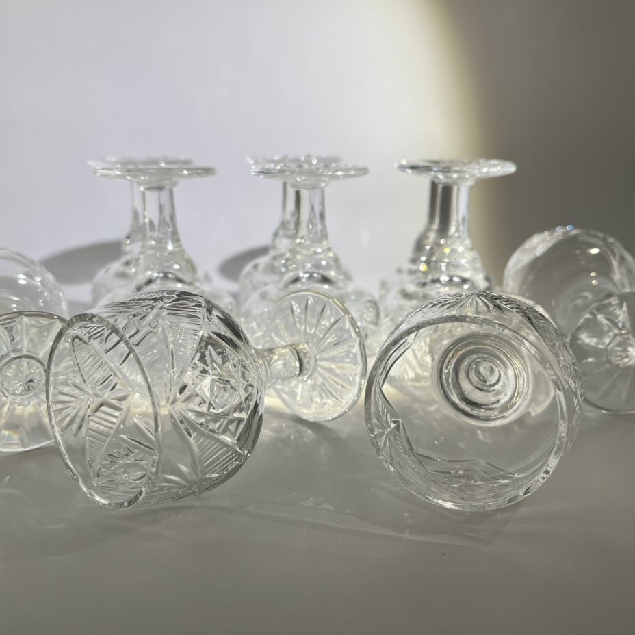 Набор рюмок с рельефным декором на 10 персон