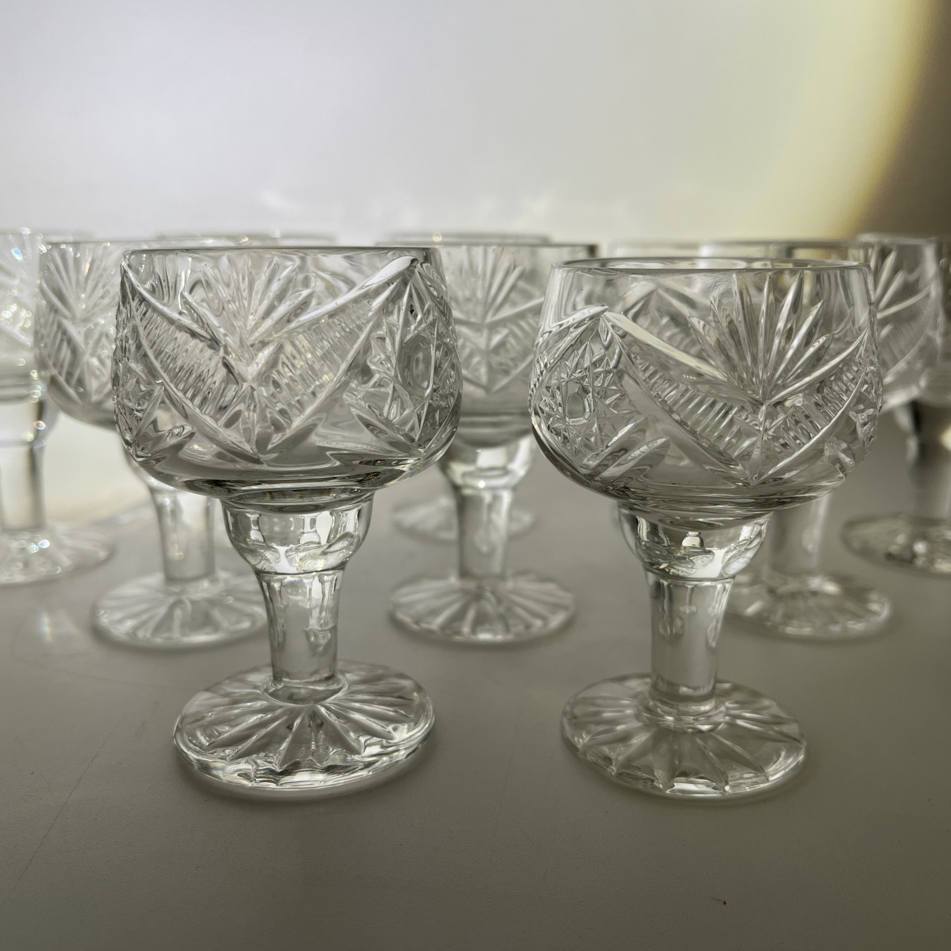 Набор рюмок с рельефным декором на 10 персон