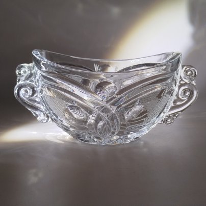 Салатник (конфетница) с двумя ручками по бокам и рельефным декором, хрусталь, пресс, Россия, 1980-2000 гг.
