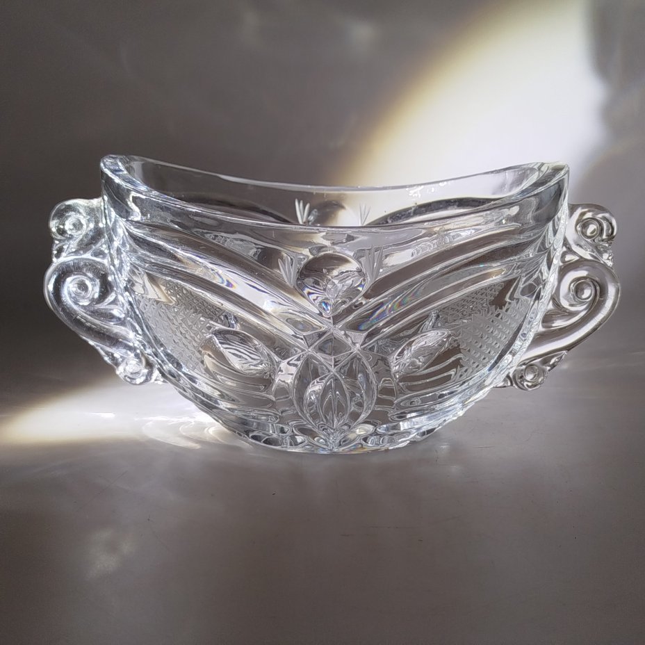 Салатник (конфетница) с двумя ручками по бокам и рельефным декором, хрусталь, пресс, Россия, 1980-2000 гг.