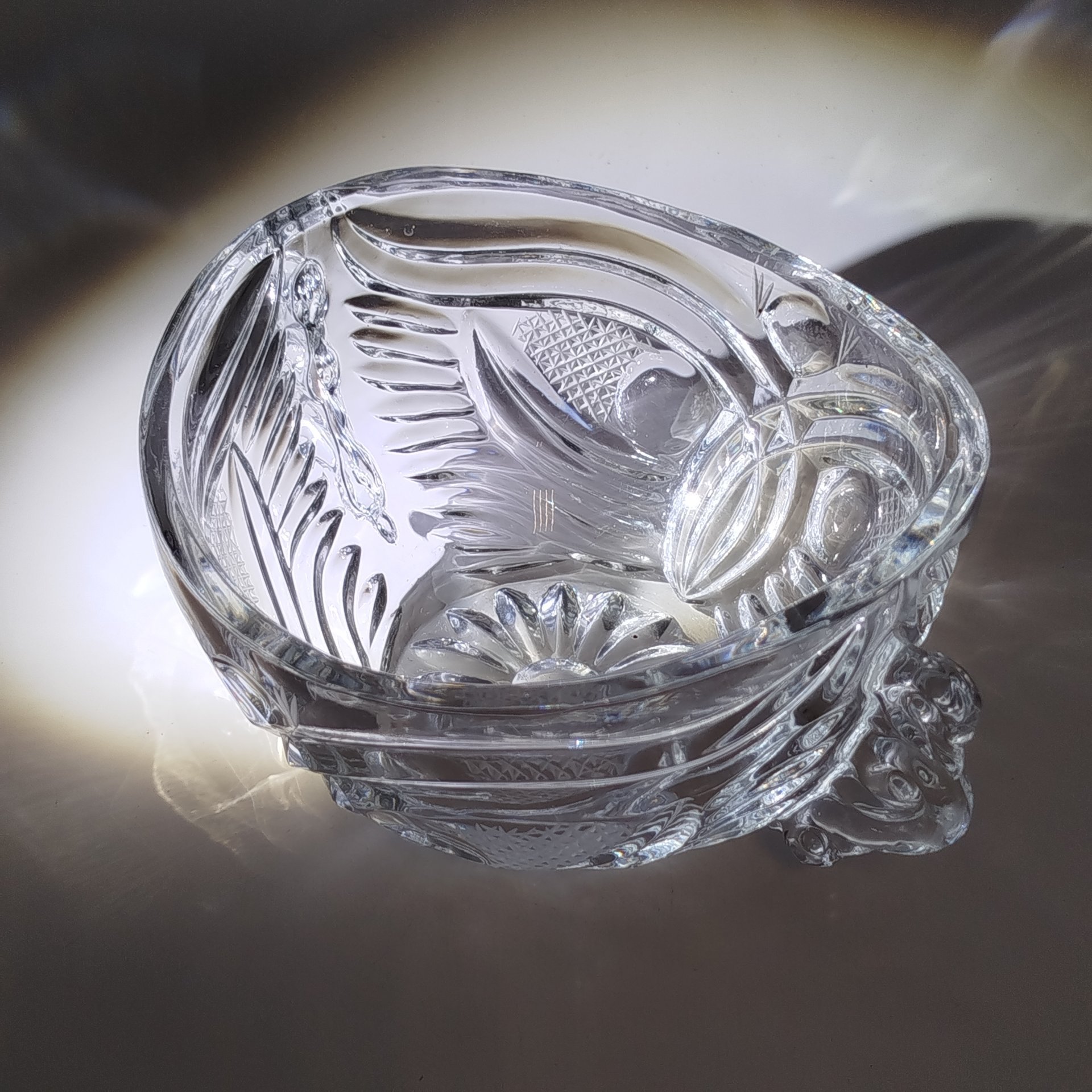 Салатник (конфетница) с двумя ручками по бокам и рельефным декором, хрусталь, пресс, Россия, 1980-2000 гг.