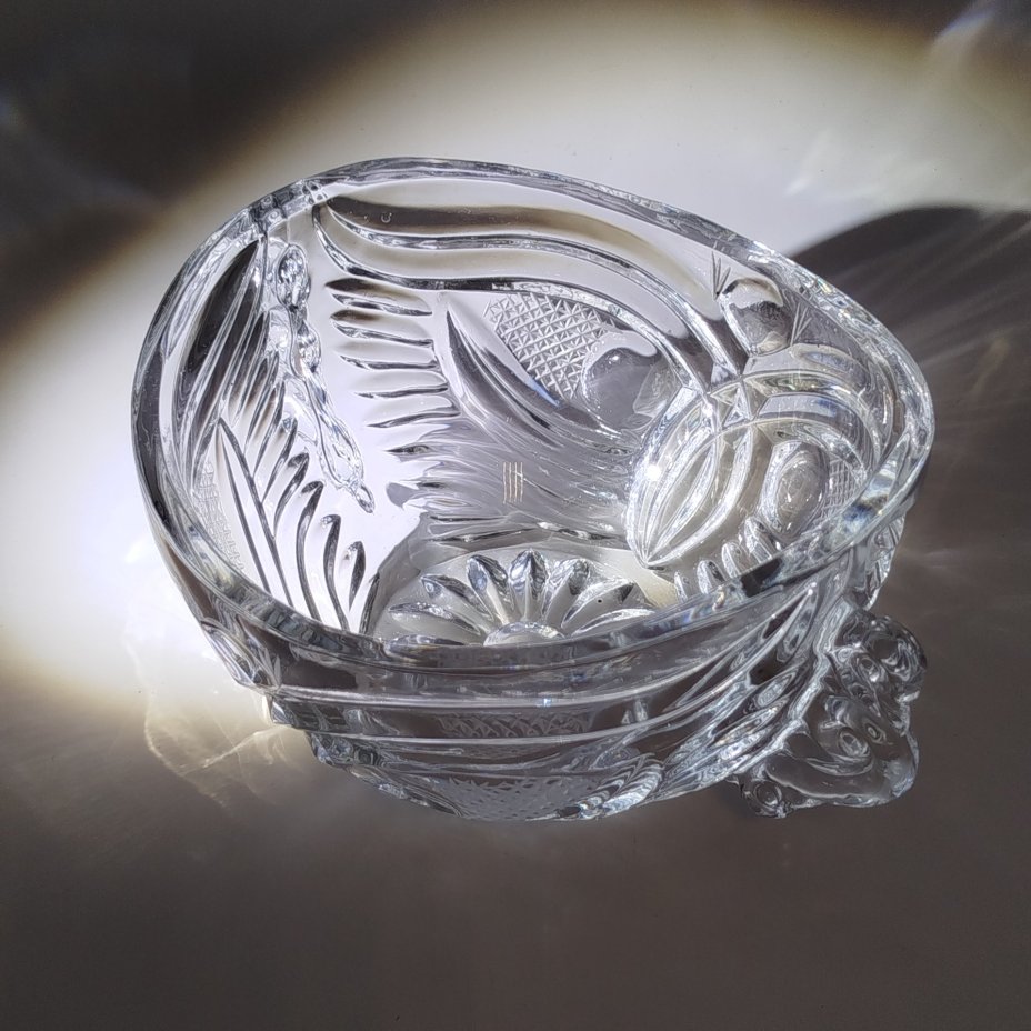 Салатник (конфетница) с двумя ручками по бокам и рельефным декором