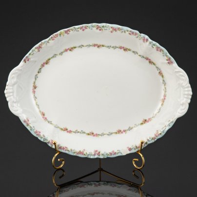 Блюдо овальной формы с нежным цветочным декором, фарфор, деколь, золочение, Российская империя, 1890-1915 гг.