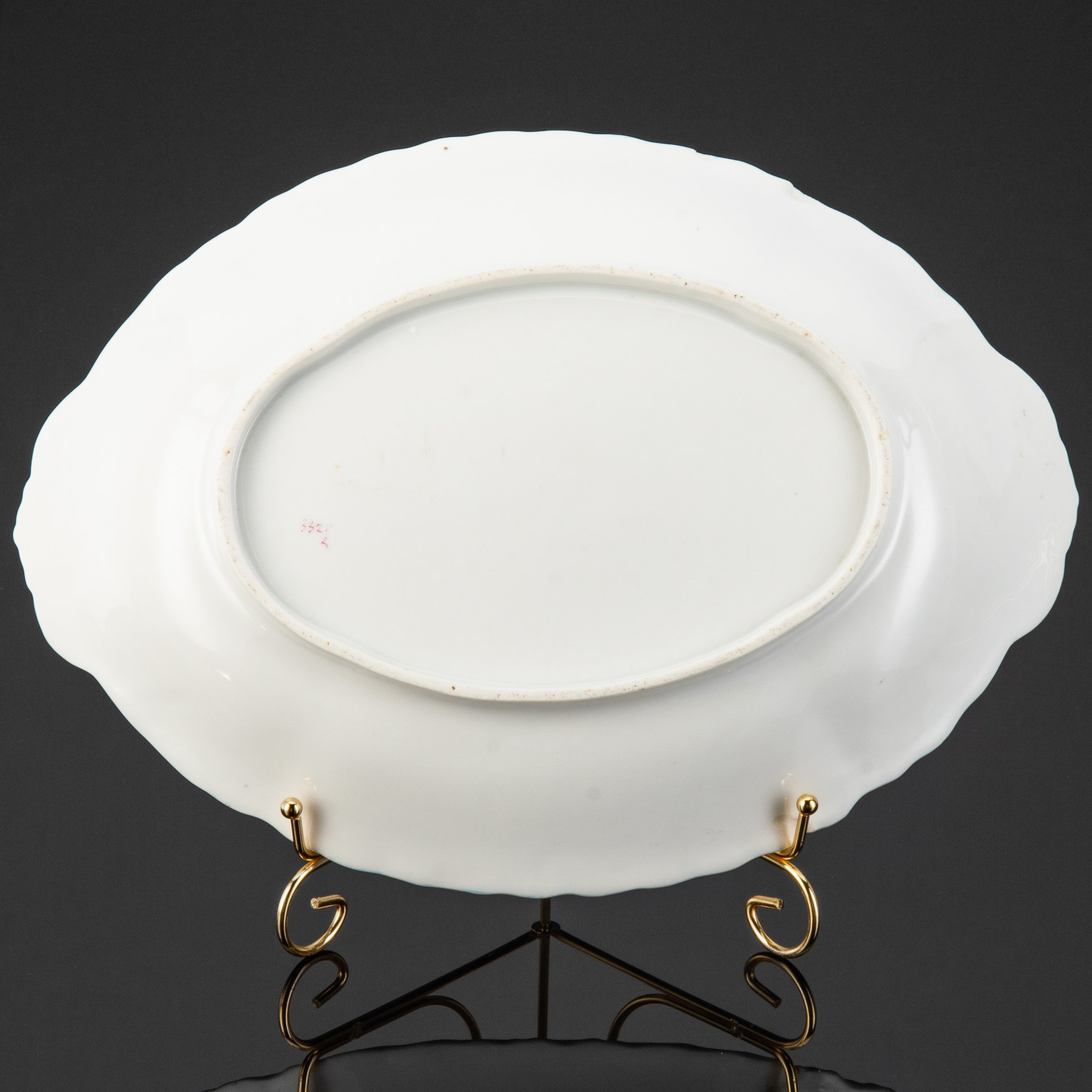 Блюдо овальной формы с нежным цветочным декором, фарфор, деколь, золочение, Российская империя, 1890-1915 гг.