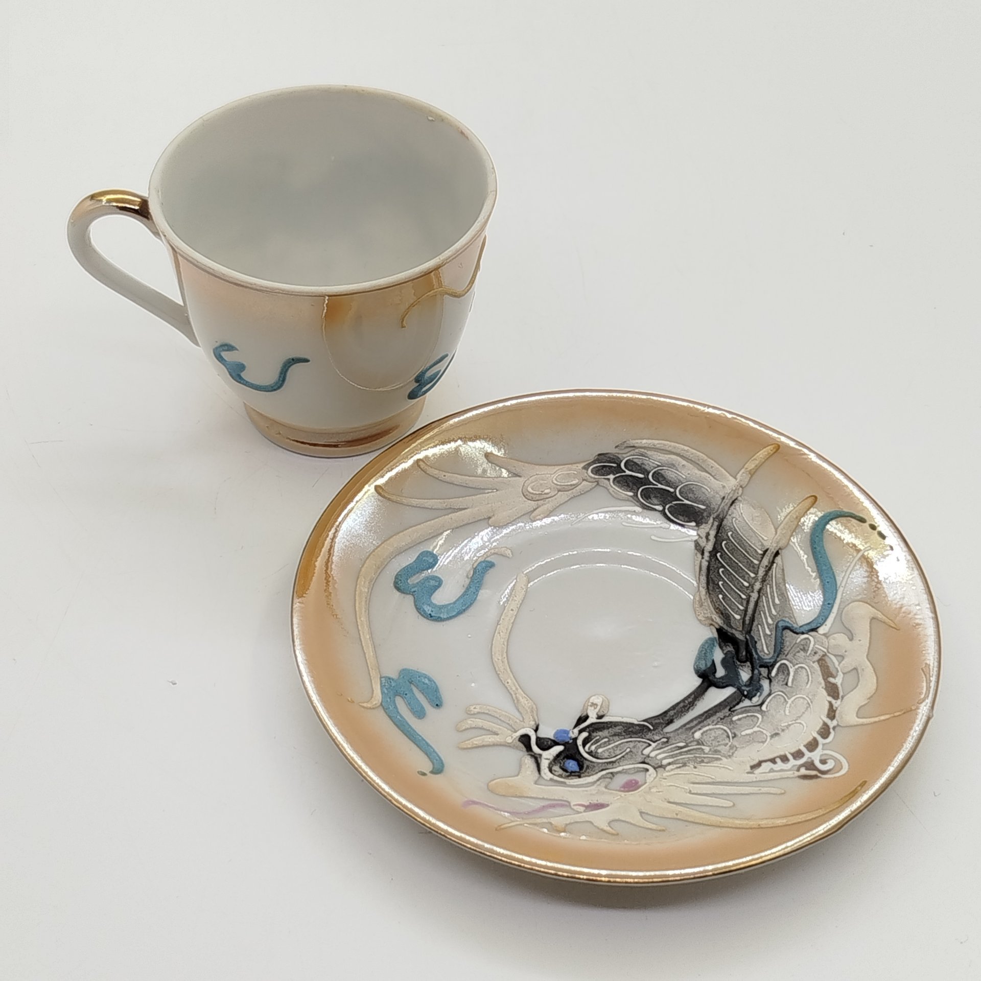 Пара кофейная "Дракон" на золотом фоне с литофанией в виде гейши на дне